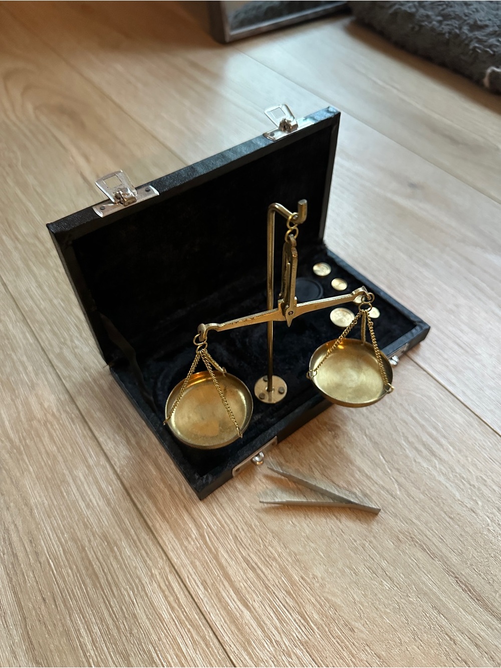 Vintage-Style Brass Balance Scale with Case